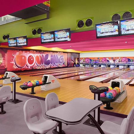 Banana Island Resort Doha By Anantara Kültér fotó A typical bowling alley